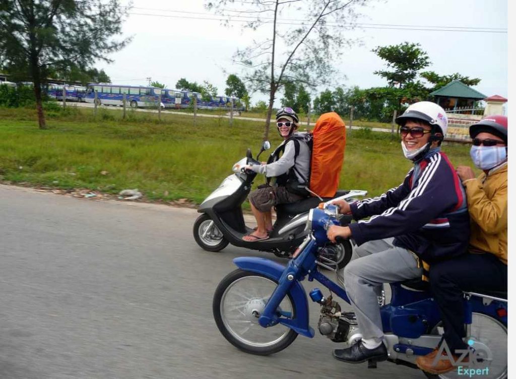 Iedereen kent waarschijnlijk de aflevering van Top Gear waar ze op de brommer door Vietnam rijden. Het was Februari 2011 toen mijn broer en ik deze aflevering keken en dachten; ‘dat wil ik ook!’.