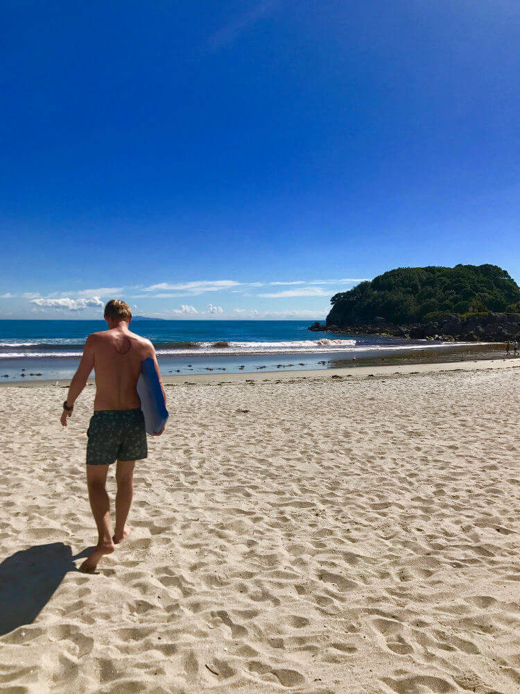 Ben je in het gebied van de Bay of Plenty, ga dan in ieder geval ook even naar de grote stad van dit gebied. Dan moet je dus in Tauranga zijn. De stad kent een lange geschiedenis die al teruggaat tot in de dertiende eeuw. Het is tegenwoordig op het gebied van inwonersaantal de vijfde stad van Nieuw-Zeeland. Dat kan eigenlijk maar één ding betekenen: er is van alles te doen en je mag eigenlijk niks missen.