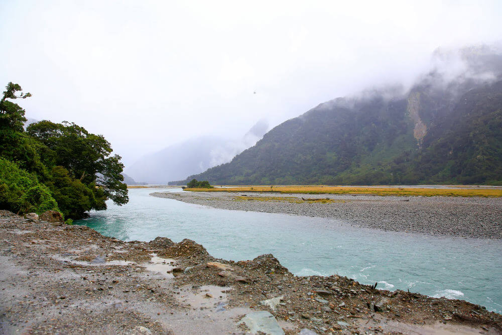 Het Westland Nationaal Park is vooral bekend vanwege de Gletjers. De Franz Josef en Fox gletjers trekken ieder jaar weer duizenden toeristen naar het park. Samen met Mount Cook national park, Fiordland nationaal park en Aspiring nationaal park is het Westland nationaal park onderdeel van het Southwest Nieuw Zeeland Unesco World Heritage Area.