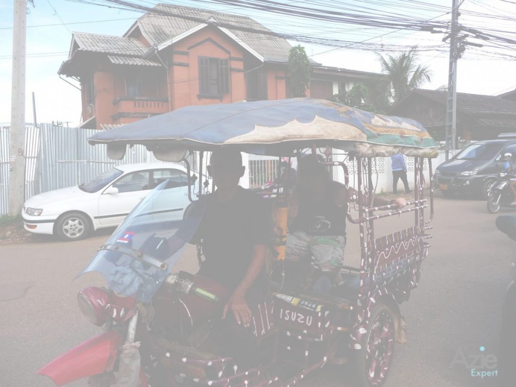 De TukTuk; er zijn waarschijnlijk al honderden verhalen over geschreven. Iedereen die wel eens in Thailand, en met name Bangkok, is geweest weet wat voor een avonturen je kan beleven in de TukTuk. Wij zijn meer dan eens in Bangkok geweest en herkennen ondertussen de verschillende soorten TukTuks.