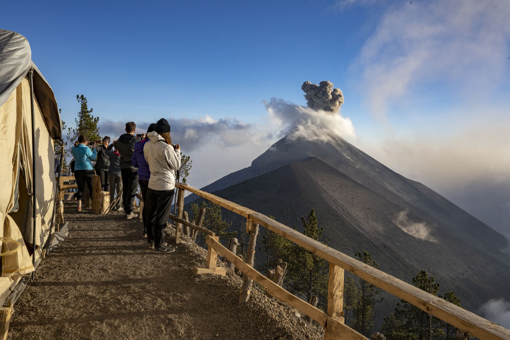 Mocht je nog een vakantiebestemming zoeken, dan is Guatemala zeker een aanrader. Dit is een van de leukste landen die wij hebben bezocht. De natuur, de cultuur, de koloniale steden, vuurspuwende vulkanen en toffe tours maken dit een van de leukste landen in Midden-Amerika. Dit zijn de leukste tours in Guatemala!