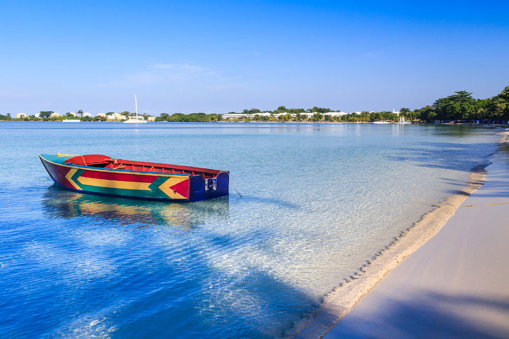 De meeste mensen die naar Negril reizen, doen dit om hier lekker een paar dagen aan het strand te gaan liggen. Het bekendste strand van Negril is Seven Mile Beach, maar naast dit strand heeft de stad nog meer prachtige stranden.