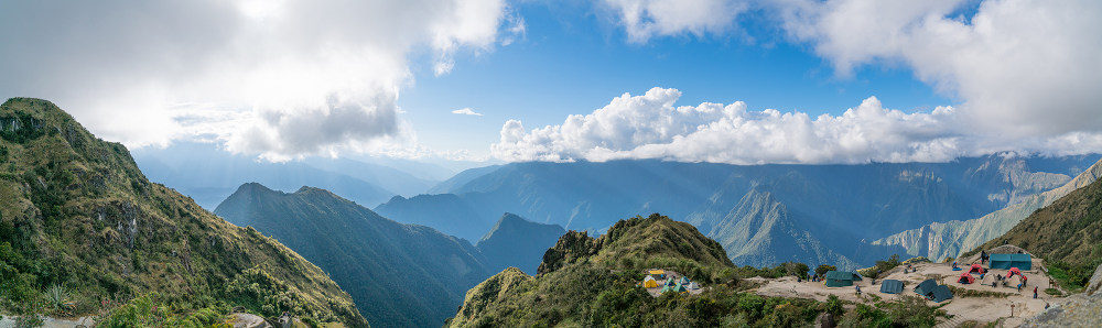 Het is de droom van heel veel reizigers: het lopen van de Inca Trail. Het heeft immers een van de zeven wereldwonderen als bestemming. Makkelijk is het niet, maar als je eenmaal bij de bekende Machu Picchu staat realiseer je je dat het de wandeling meer dan waard is geweest! Bekijk hier onze tips.